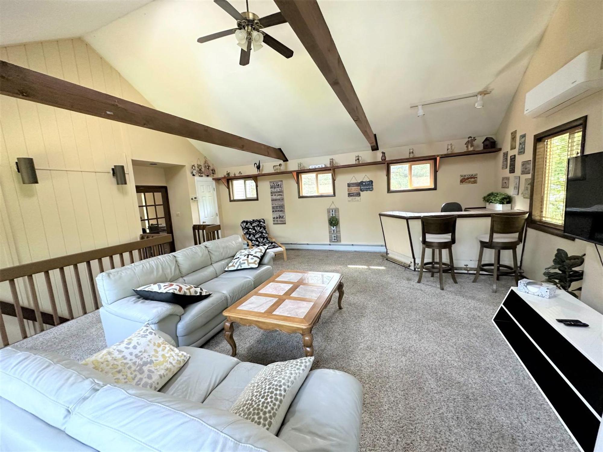 Wow!! Ultimate Pocono Retreat, Hot Tub, Game Room, Deck, Lakes, Skiing, Pools Long Pond Eksteriør billede